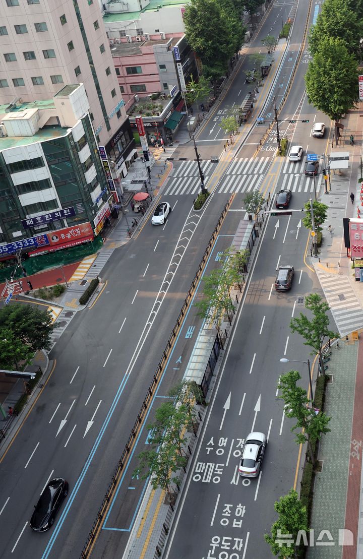 한산한 버스정류소