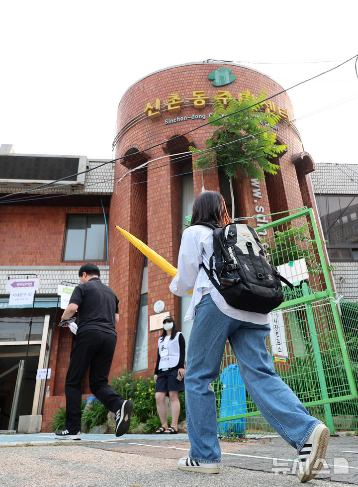투표용지와 회송용봉투 외부 반출 발생했던 구 신촌동주민센터 사전투표소