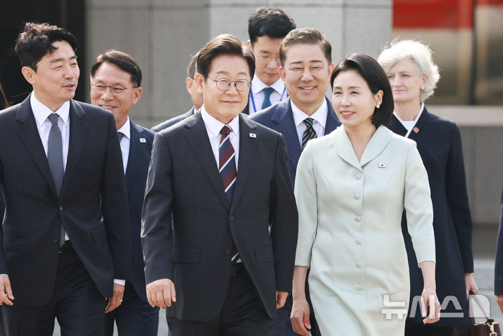 이 대통령, 캐나다로 출국…'첫 순방' G7서 1박3일 다자외교