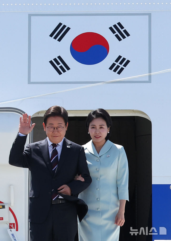 이재명 대통령, G7 열리는 캐나다 도착 1박3일 첫 정상외교 돌입