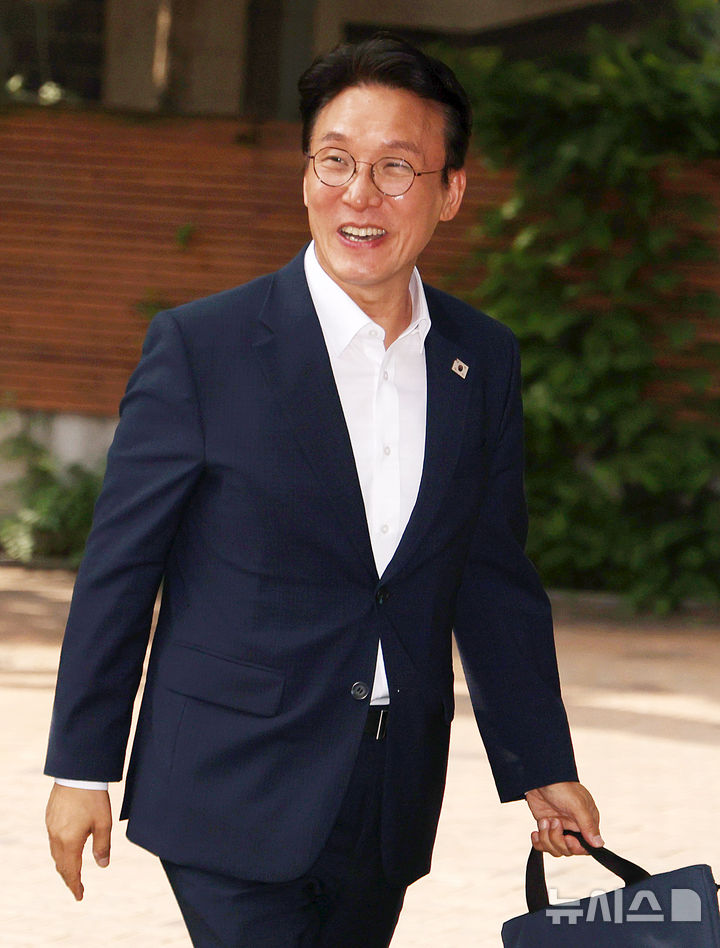 출근하는 김민석 총리 후보자