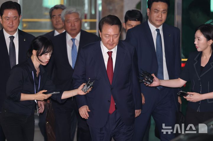 내란특검 대면조사 마친 윤석열 전 대통령