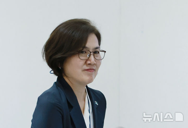 국무회의 입장하는 오현주 국가안보실 안보3차장