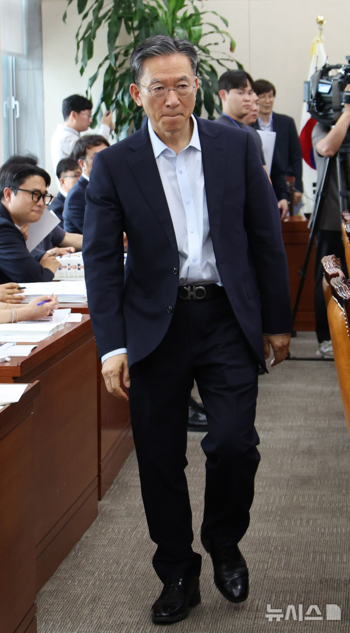 기재위 전체회의 참석하는 정성호 법무부 장관 후보자