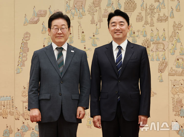 이재명 대통령, 강훈식 대통령비서실장 임명장 수여