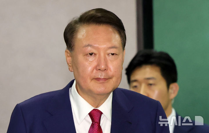내란특검 2차 대면 조사 마치고 귀가하는 윤석열 전 대통령