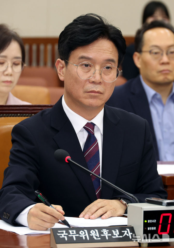 질의 듣는 김영훈 고용노동부 장관 후보자