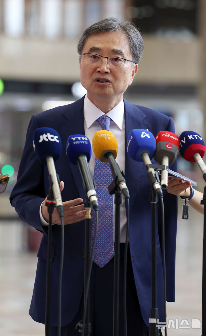 새 정부 첫 한일외교장관회담, 조현 장관 방일
