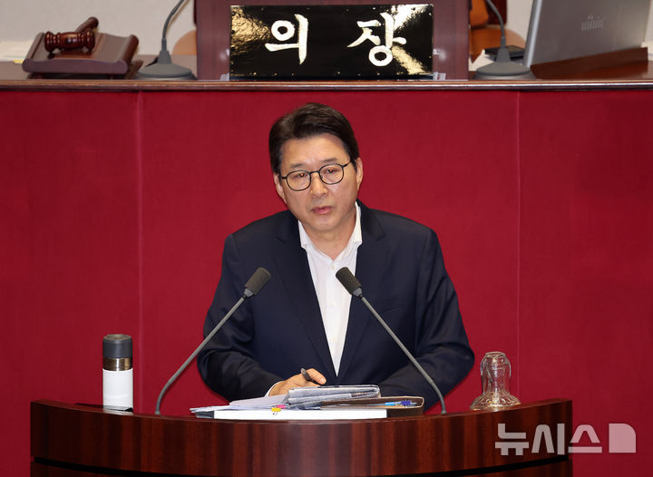 방송3법 반대 필리버스터하는 신동욱 의원