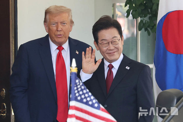 트럼프 대통령과 정상회담 위해 백악관 도착한 이재명 대통령