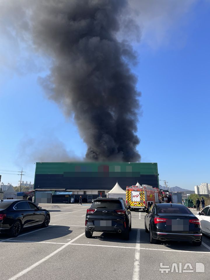 양주 대형마트 화재, 검은연기 치솟아…소방당국 진화중(종합)