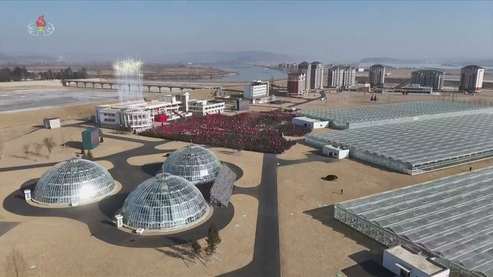 北 김정은 국무위원장 신의주 온실종합농장 준공식 참석