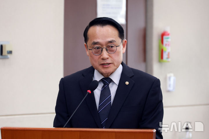 업무보고하는 허철훈 중앙선관위 사무총장