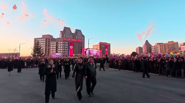 김정은과 주애 화성지구 4단계 방문 관련자료 2