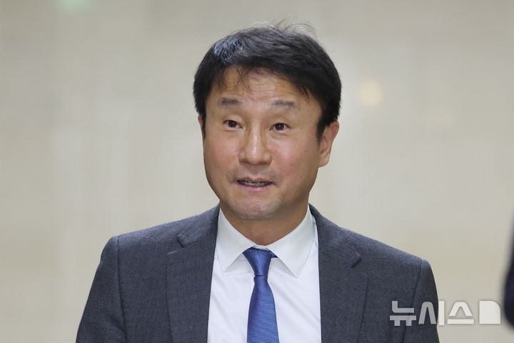 원내대표 회동 위해 이동하는 한병도