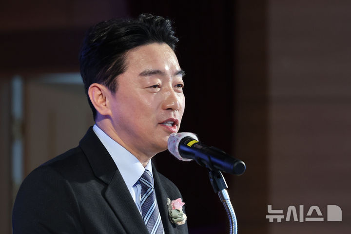 이재명 대통령 축사 대독하는 강훈식 비서실장
