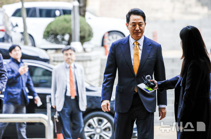 법원 출석하는 오세훈