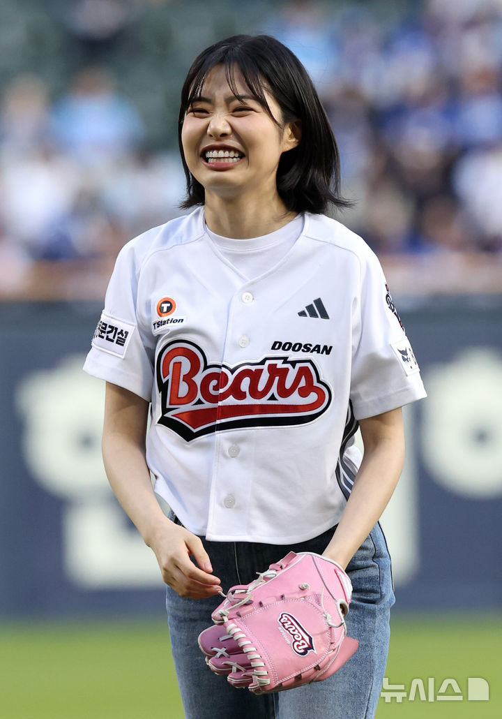시구하는 배우 최지수