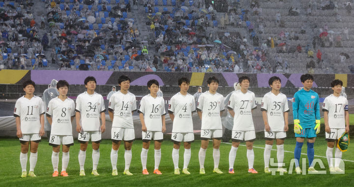 남한에서 경기 치르는 북한 내고향여자축구단