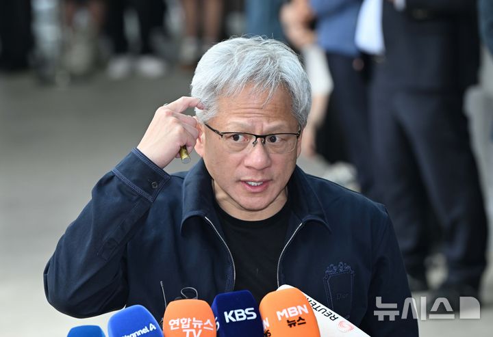 젠슨 황, 배경훈 과기부총리도 만난다…'한국 깜짝 선물' 풀까