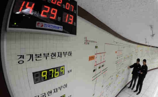 때이른 무더위에 전력 사용량 훌쩍