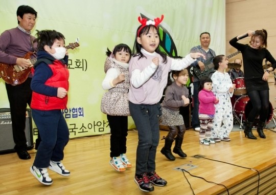 이병수 두리화장품 대표, 소아암 환우 위문공연