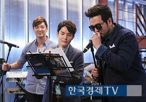 [포토]팀-성호 김태우, 노래 좀 하는데?