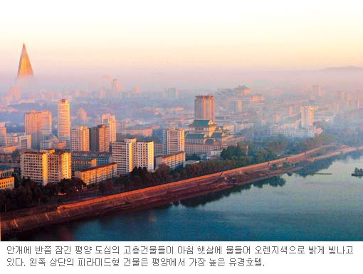 [손짓하는 북녘산하 여기는 평양] 이별눈물 더한 대동강만 유유히
