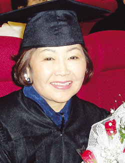 60대 헤어디자이너… 정읍 미용업 김금례씨 학사모