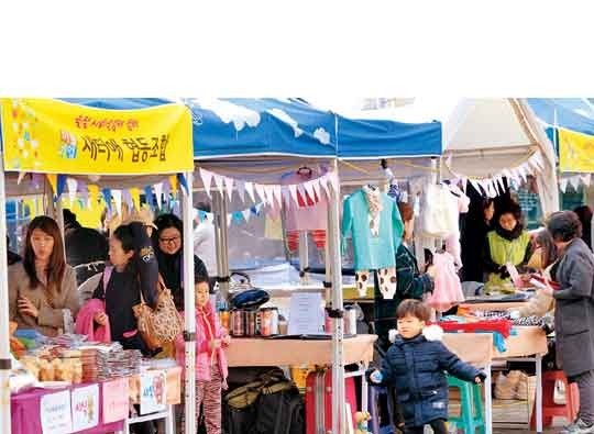 [기획] ‘장터’가 돌아왔다… 직접 만들어 사고팔기, 대형마트엔 없는 ‘소통’