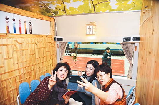 추억 실은 금빛열차 서해를 달린다