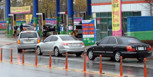 “농협 주유소, 농민들에게 더 비싸게 판다?”