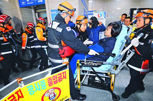 [포토] 승강기 안전의 날… 구조 훈련