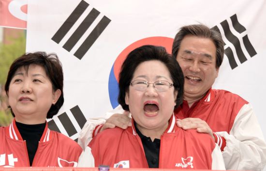 [포착]김무성 김을동, 막판까지 옥새투쟁 도움