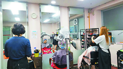 [톡톡！ 우리교회-거룩한빛광성교회 ‘아름머리방’] 교회에 미용실… 머리하고 은혜 받고