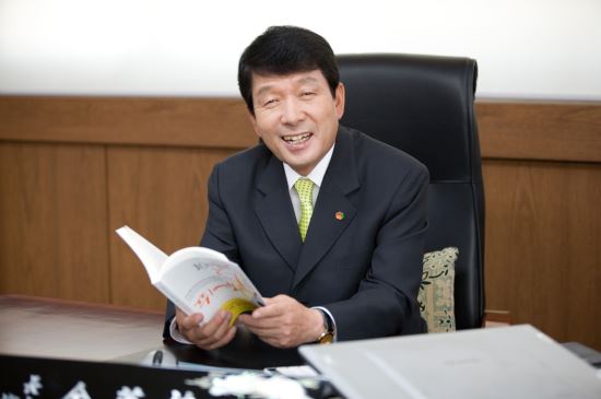 ‘가짜 홍삼’ 천호식품 김영식 회장 전격 사임