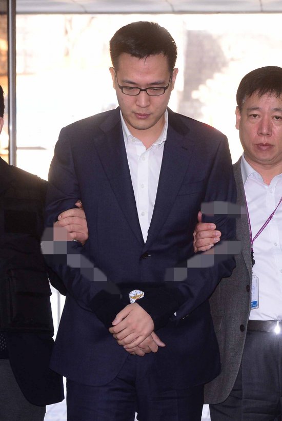 ‘만취난동’ 한화 김승연 회장 3남 김동선씨…특수폭행 등 혐의로 구속