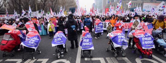 [í¬ì°©] íê·¹ê¸° ì§íì 'ì ëª¨ì°¨ ë¶ë' ë±ì¥â¦ ìë°ì  ì°¸ì¬ ê°ì¡°