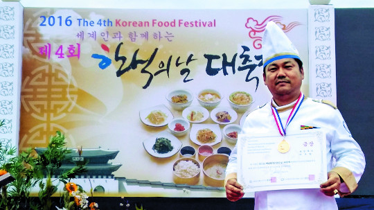 [우리고장 대표 가게를 찾아서] 3대가 만드는 퓨전 닭강정… 인천 명물？ 글로벌 먹거리！