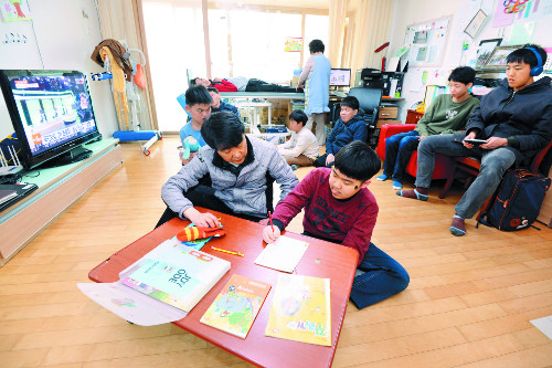 은평재활원 장애인들 ‘더부살이 4년’ 고단한 삶  “흩어진 친구들 하루빨리 만나고 싶어요”