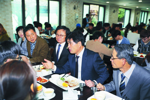 “시험기간만이라도 배불리 먹고 공부하길… ”  부산대 ‘1000원짜리 행복한 저녁식사’