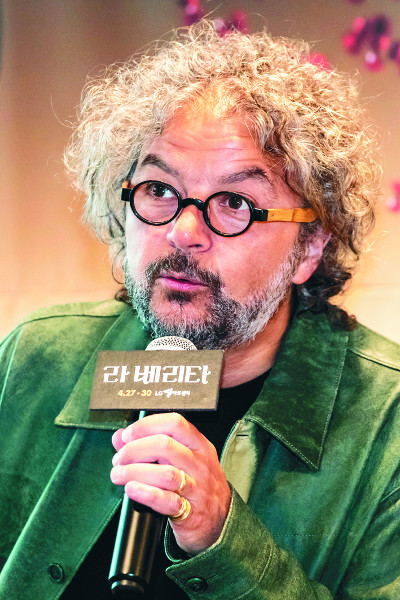 아트서커스 ‘라 베리타’ 연출가 다니엘 핀지 파스카 “서커스에 삶의 빛나는 순간들을 담았어요”