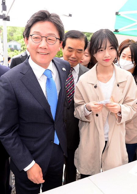 유담, 유승민 지원 유세 재개…피해자가 숨어선 안 된다