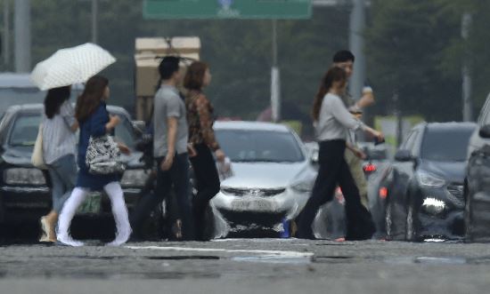 [친절한 쿡캐스터] “우산 대신 양산 챙기세요” 장맛비 그친 뒤 ‘폭염’