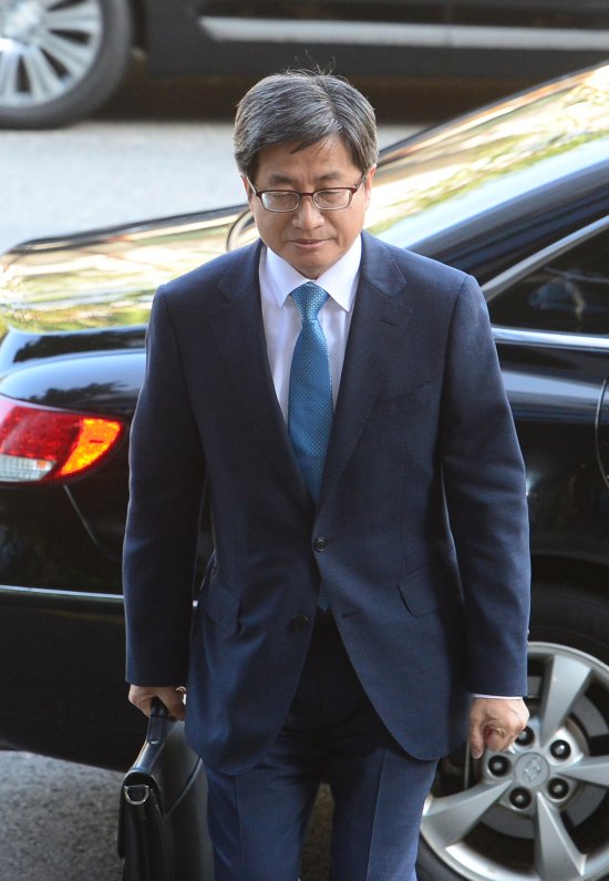 ‘운명의 날’ 출근하는 김명수 대법원장 후보자