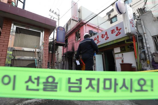 세 모녀는 여행 중이었다… 서울 구경 첫날에 ‘여관 방화’ 참변