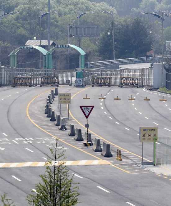 개성공단 가는 길, 아직은…