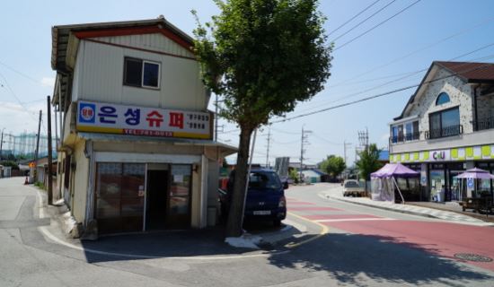 [전정희 기자의 캡션] 고향 마을 슈퍼와 편의점