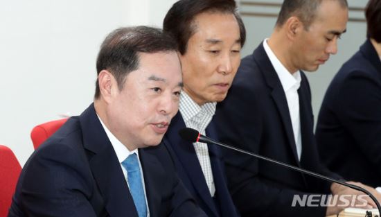 김병준 “고용의 질 개선됐다는 文 대통령… 국정 분식하나”