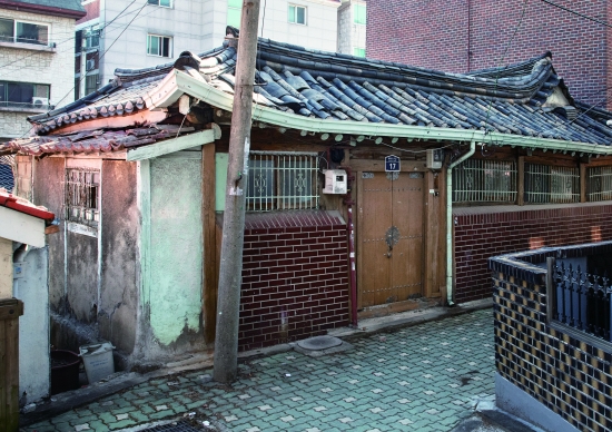 “옛집의 시간을 잇는 마음으로 한옥을 수선했습니다” 이현화 혜화1117 대표 